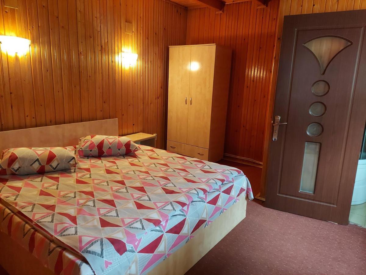 Pensiune Casa Barcaru Azuga Exteriör bild